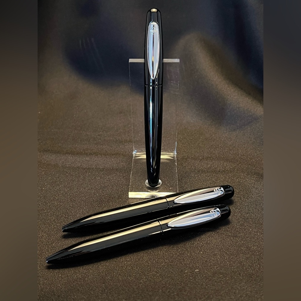 Foray Focus Black Pen Bundle – 2 Twist-Action + 1 Screw-Cap Ballpoint Pens